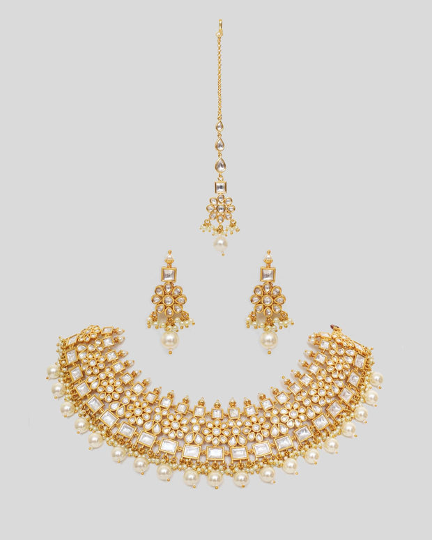 Saanvi Pearl Kundan Set